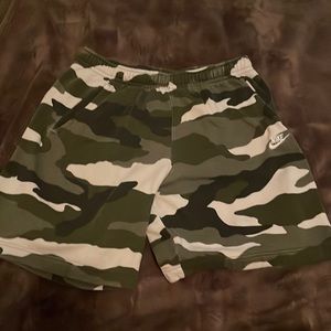 Nike Camo Sweatshorts Large